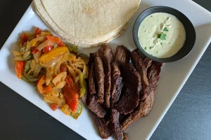 Steak Fajitas with Creamy Cilantro Sauce 🌿